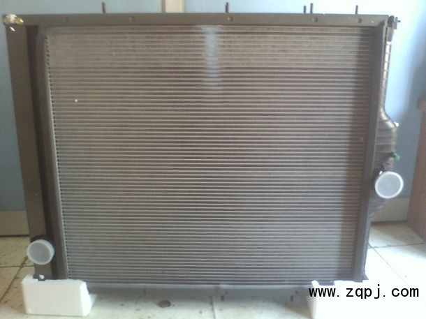NZ9525530113,豪運(yùn)中冷器 水箱,濟(jì)南金航建汽車(chē)配件銷(xiāo)售中心