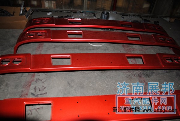 AZ1641241003,原廠裝車HOWO最新款保險(xiǎn)杠總成,濟(jì)南冠澤卡車配件營銷中心