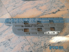 1B24984504110,踏板墊右上塑料,北京遠大歐曼汽車配件有限公司