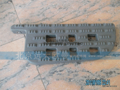 1B24984504126,踏板墊右中塑料,北京遠(yuǎn)大歐曼汽車(chē)配件有限公司