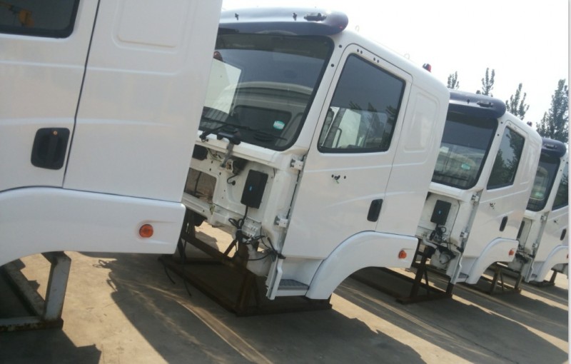 重汽豪運(yùn)汽車配件原廠保險(xiǎn)杠9525930280/9525930280