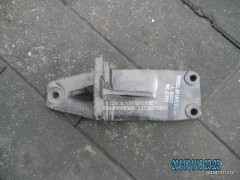 1425310107006,發(fā)動機后懸置支撐托架（左）,北京遠大歐曼汽車配件有限公司