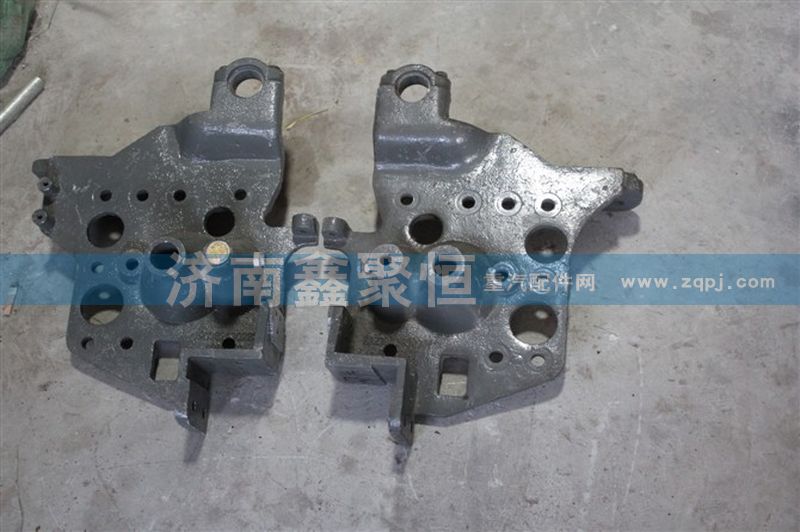 WG1682430232,HOWO 09款前懸翻轉支架 右,濟南鑫聚恒汽車配件有限公司