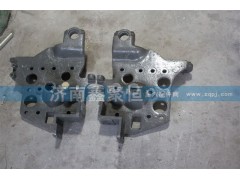 WG1682430232,HOWO 09款前懸翻轉支架 右,濟南鑫聚恒汽車配件有限公司