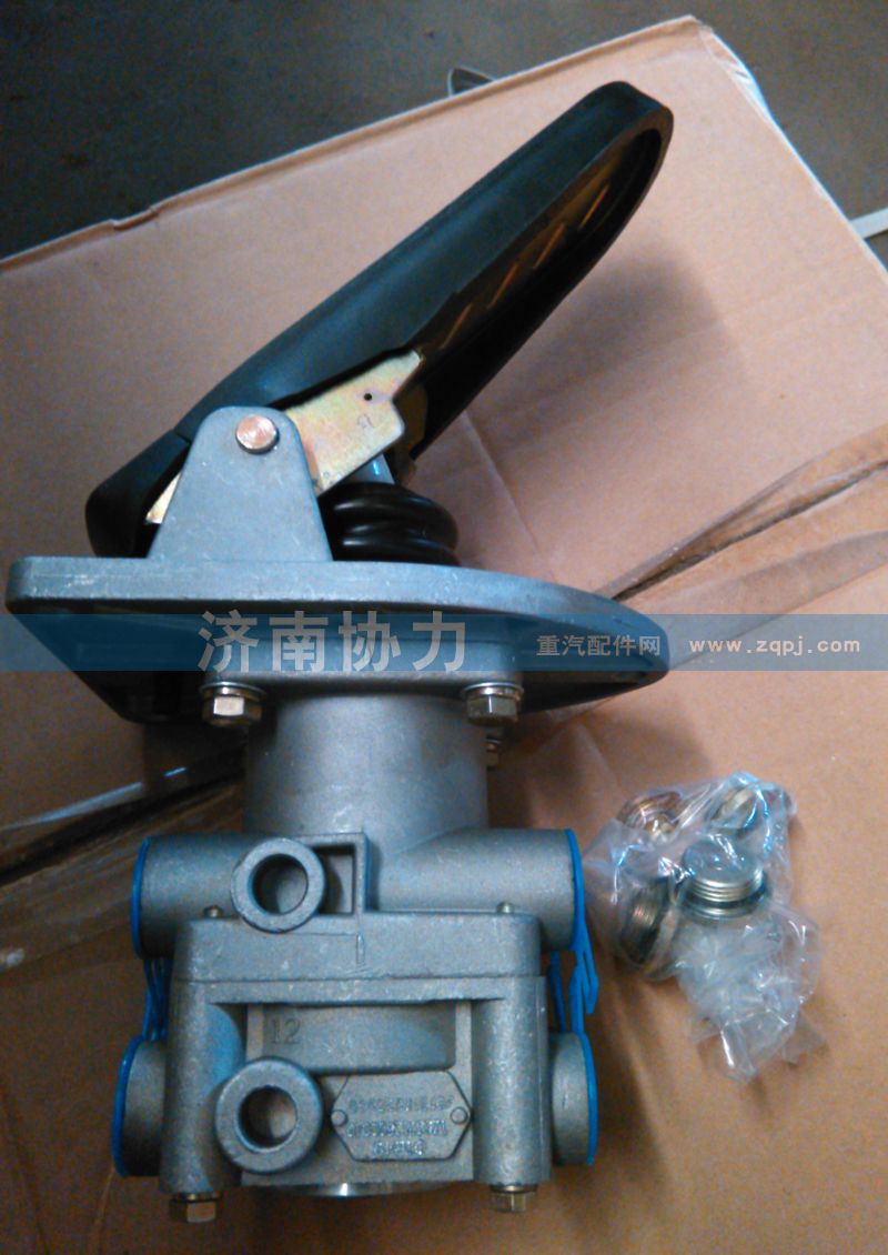 中國(guó)重汽特種車碼頭車配件 制動(dòng)踏板總成 TZ53733600040/TZ53733600040