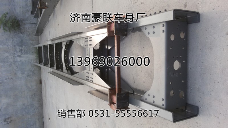 德龍F(tuán)3000牽引車車架總成大架子訂做二梁總成,車架總德龍F(tuán)3000牽引車車架總成大架子訂做二梁總成,山東豪聯(lián)車身制造廠