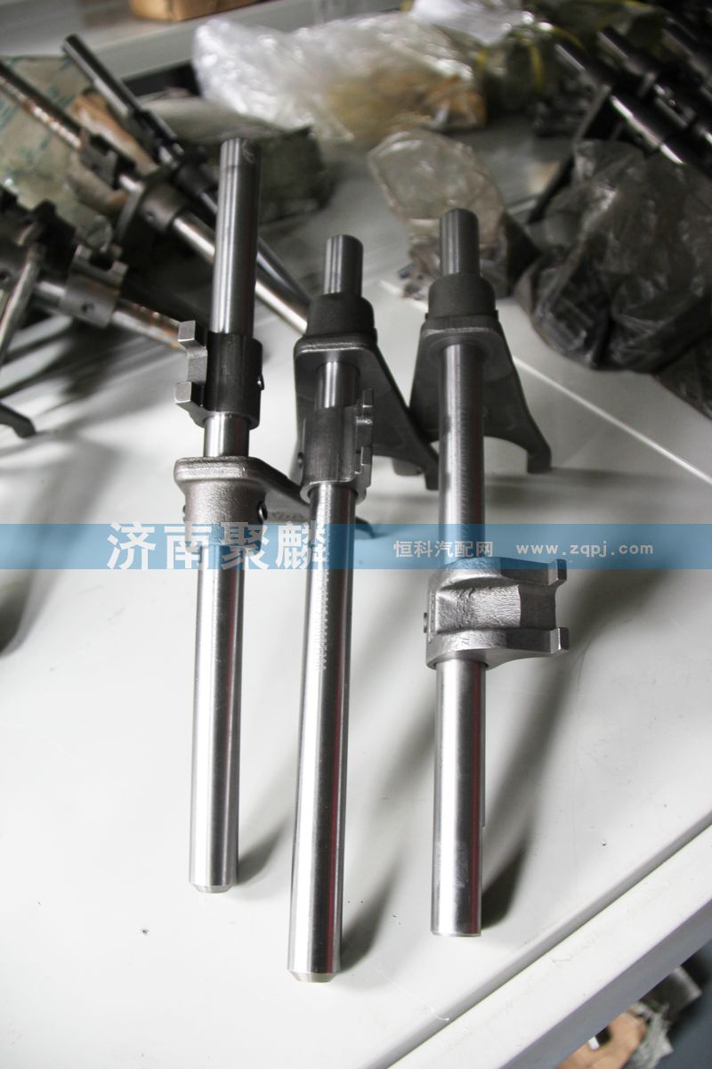 AZ2203220103,重汽變速箱三、四檔撥叉軸總成,濟(jì)南聚麟汽車銷售服務(wù)有限公司