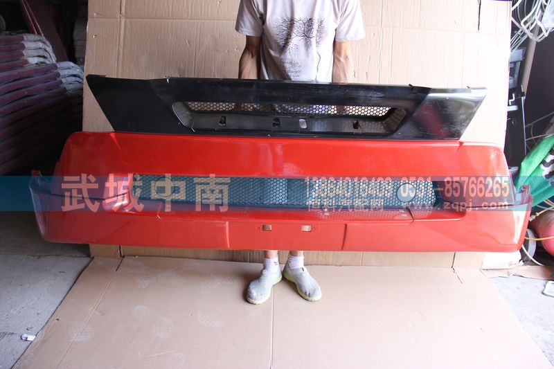 WG1664240003,A7保險杠總成（含附件）,濟南武城重型車外飾件廠