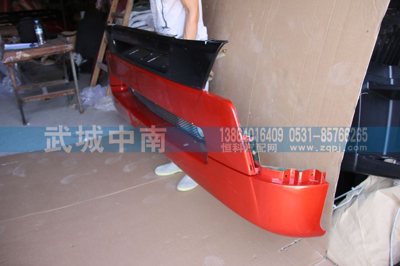 WG1664240003,A7保險杠總成（含附件）,濟南武城重型車外飾件廠