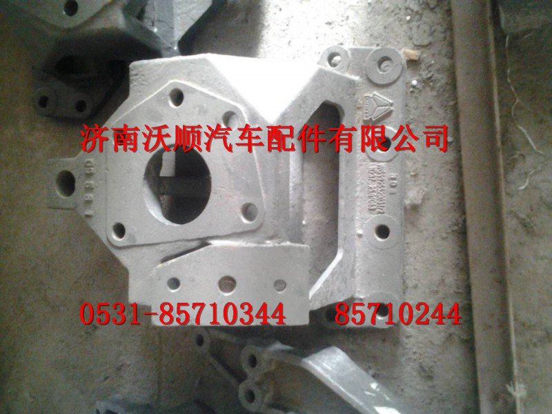 WG9925520031,板簧前右支架,濟(jì)南變形金剛汽車(chē)配件有限公司