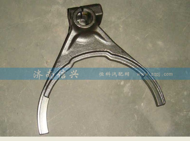 WG2214100008,副箱撥叉,濟(jì)南信興汽車配件貿(mào)易有限公司