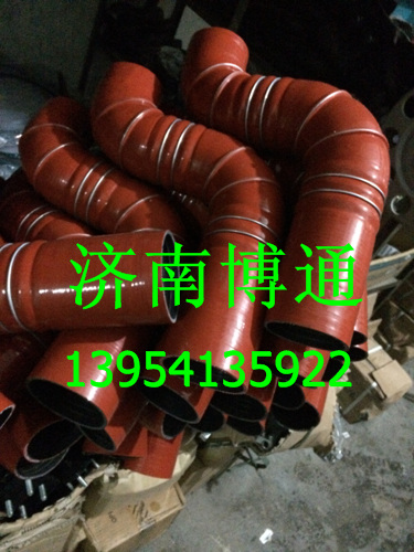 DZ93259535402,陜汽德龍中冷器出氣成型膠管,濟南博通重汽備件庫