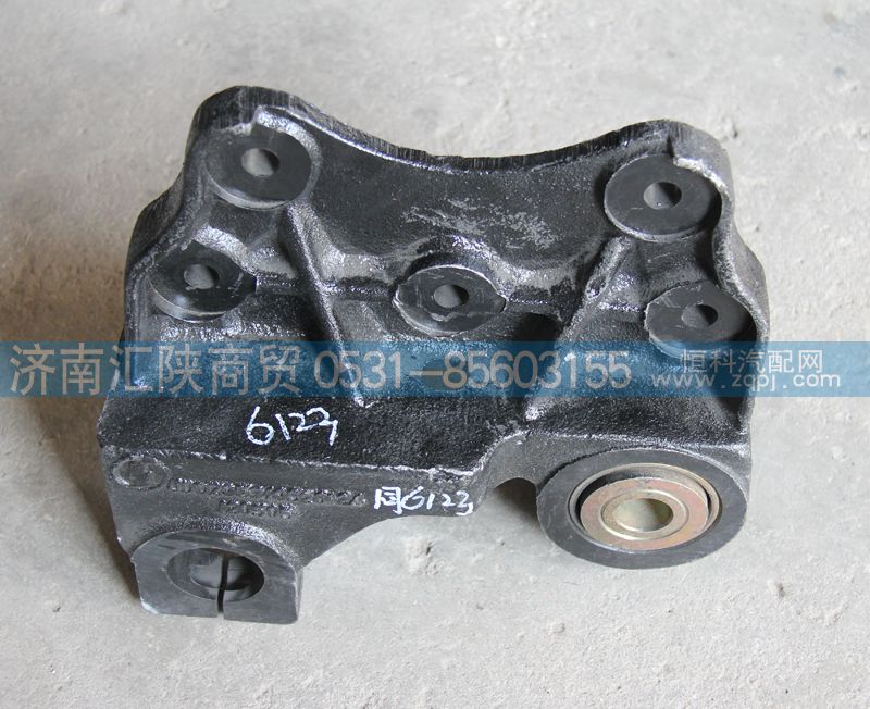 DZ95319526123,M3000前板簧中間支架總成,濟南匯陜商貿(mào)有限公司