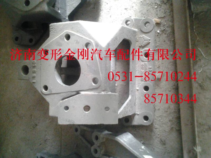 WG9925520031,板簧前右支架,濟(jì)南變形金剛汽車配件有限公司