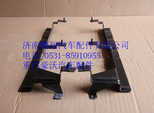 AZ1664110058,重汽豪沃A7導(dǎo)風(fēng)罩連接板右,濟(jì)南鵬翔汽車配件有限公司