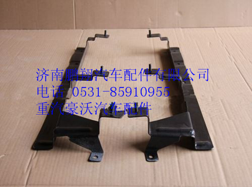 AZ1664110057,重汽豪沃A7導風罩連接板左,濟南鵬翔汽車配件有限公司