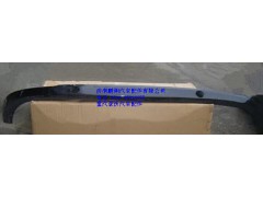 WG1664242101,重汽豪沃A7中位金屬保險杠,濟(jì)南鵬翔汽車配件有限公司
