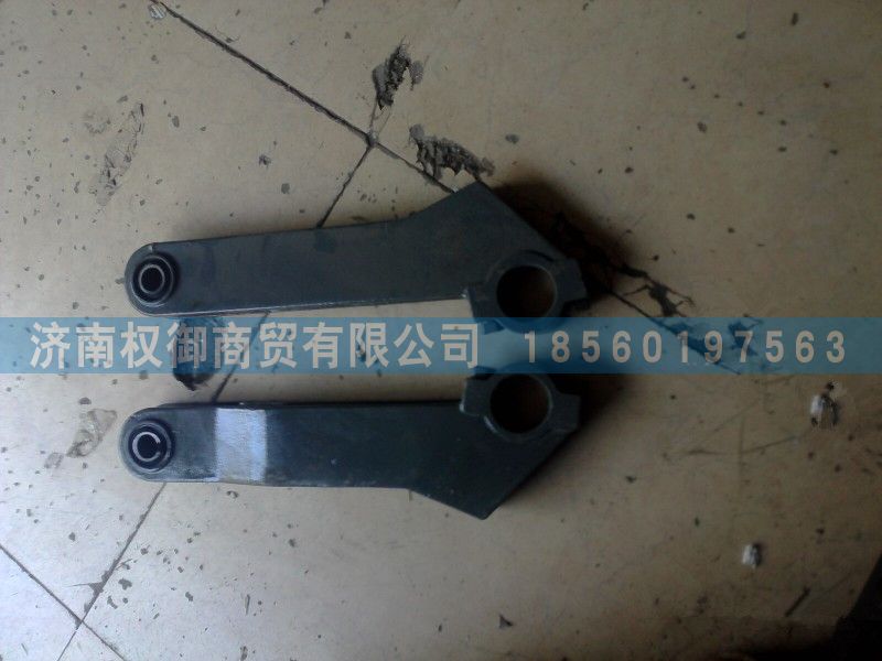 NZ1654430055,重汽豪運汽車配件前懸連接支架,濟南權(quán)御進出口有限公司