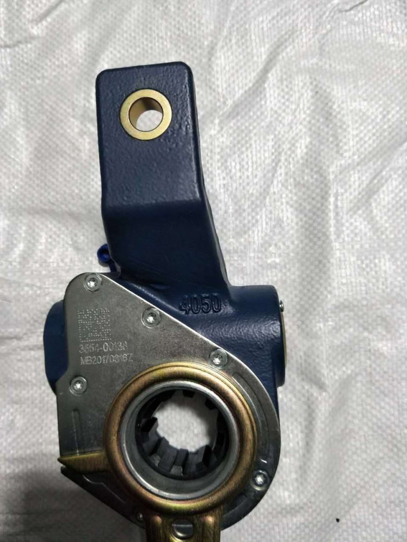 東風Q140宇通客車后調整臂3554-00117/79569