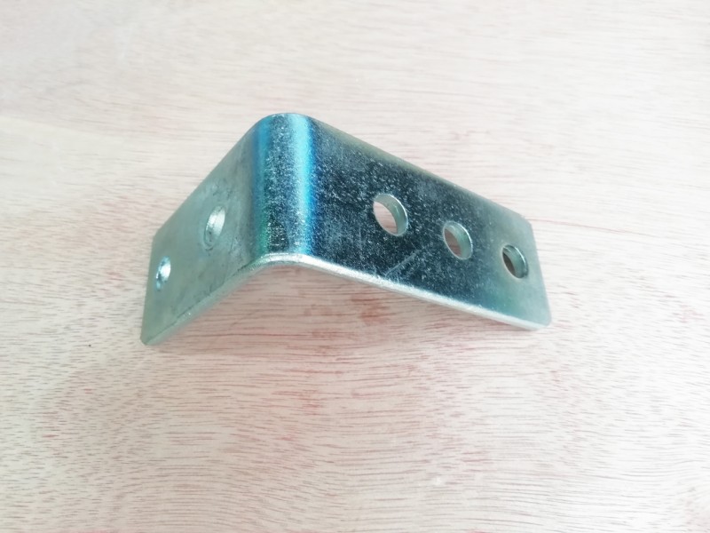 612600190367,Low pressure filter bracket,濟南向前汽車配件有限公司