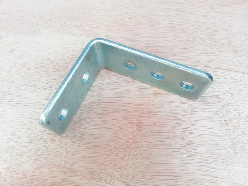612600190367,Low pressure filter bracket,濟南向前汽車配件有限公司