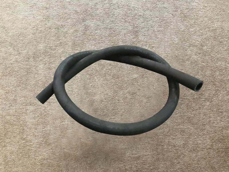 199114470088,帶纖維夾層的橡膠軟管Rubber hose with fiber sandwich,濟(jì)南向前汽車(chē)配件有限公司