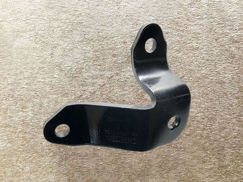 81.43740.0134,穩(wěn)定桿右支架。Stabilizer bar right bracket,濟(jì)南向前汽車配件有限公司