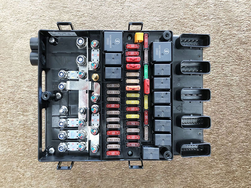 DZ93189712170,底盤中央電器盒，Chassis central electrical box,濟(jì)南向前汽車配件有限公司