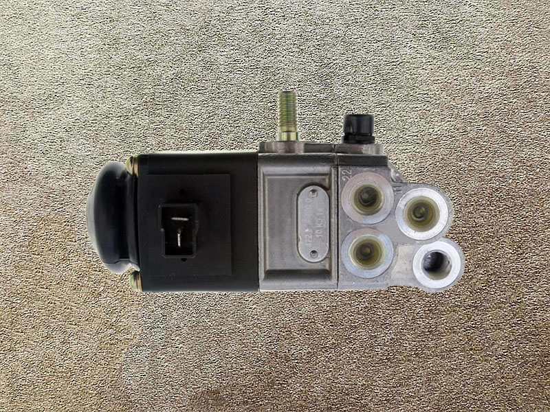 81.74920.6017,門泵電磁閥Door pump solenoid valve,濟(jì)南向前汽車配件有限公司