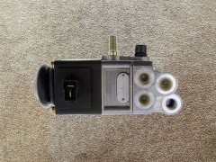 81.74920.6017,門泵電磁閥Door pump solenoid valve,濟(jì)南向前汽車配件有限公司