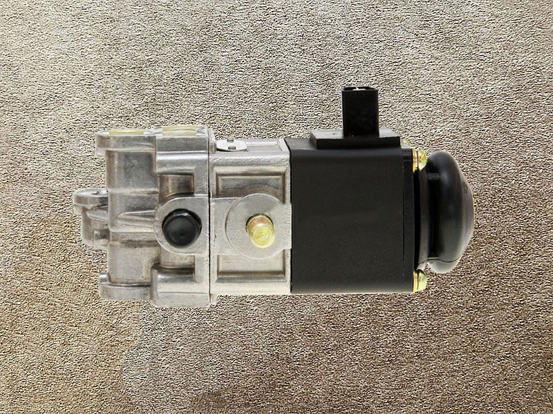 81.74920.6017,門泵電磁閥Door pump solenoid valve,濟(jì)南向前汽車配件有限公司