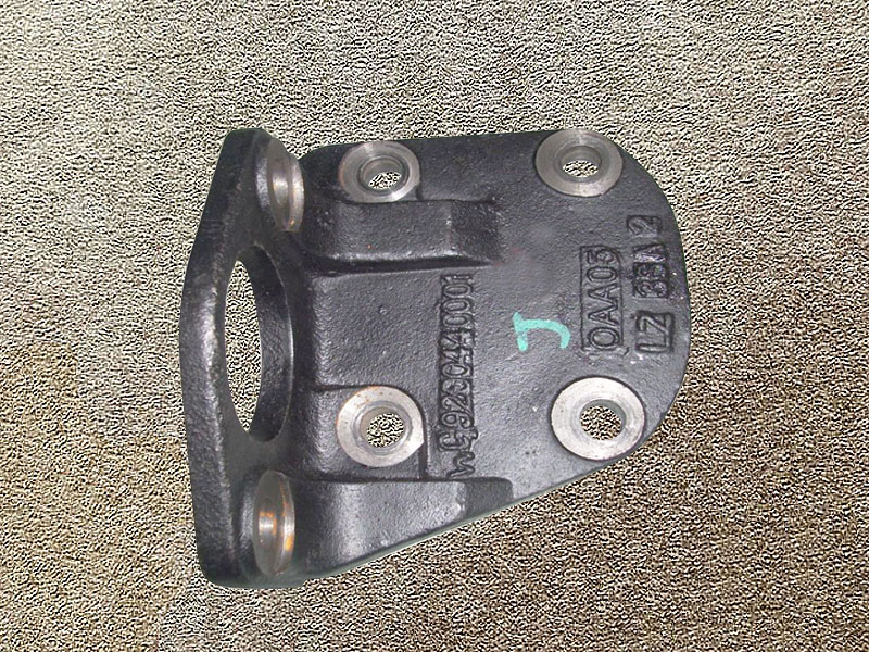 WG9200440002,Front brake chamber bracket (right),濟南向前汽車配件有限公司