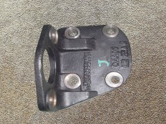 WG9200440002,Front brake chamber bracket (right),濟南向前汽車配件有限公司
