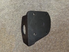 WG9200440002,Front brake chamber bracket (right),濟南向前汽車配件有限公司