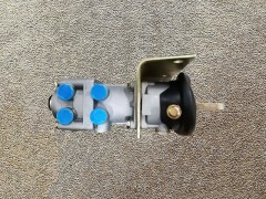 AZ9100360040,Total brake valve,濟(jì)南向前汽車(chē)配件有限公司