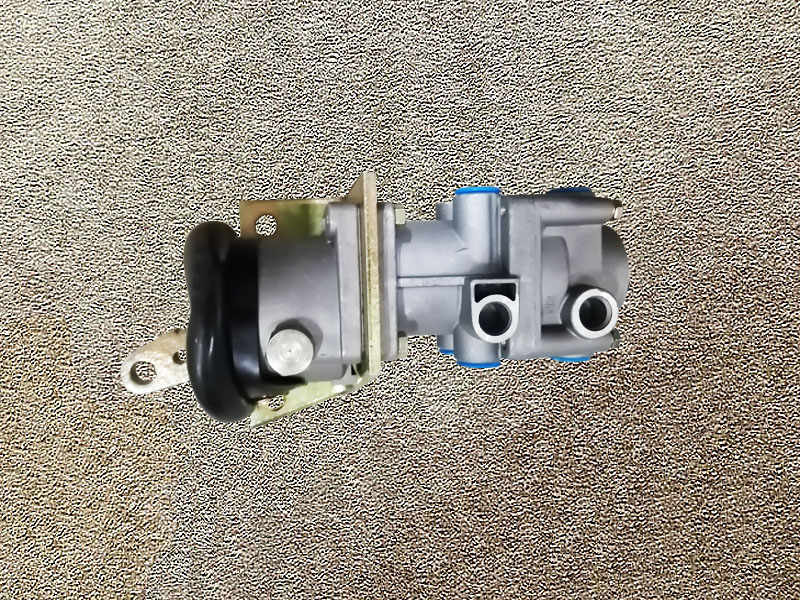 AZ9100360040,Total brake valve,濟(jì)南向前汽車(chē)配件有限公司