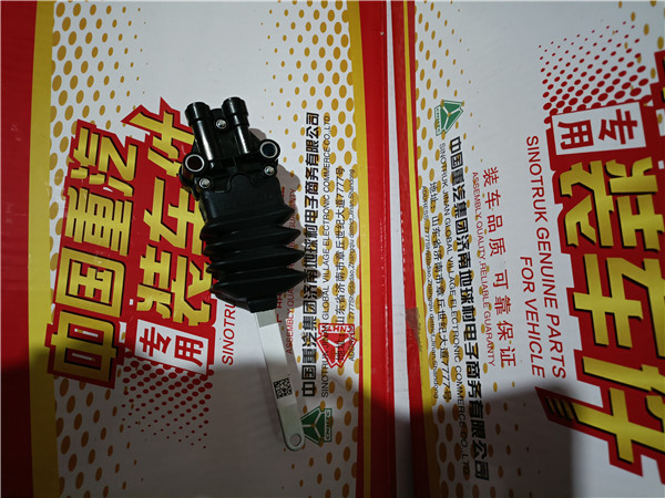 WG1642440051重汽豪沃TH7高度控制閥總成