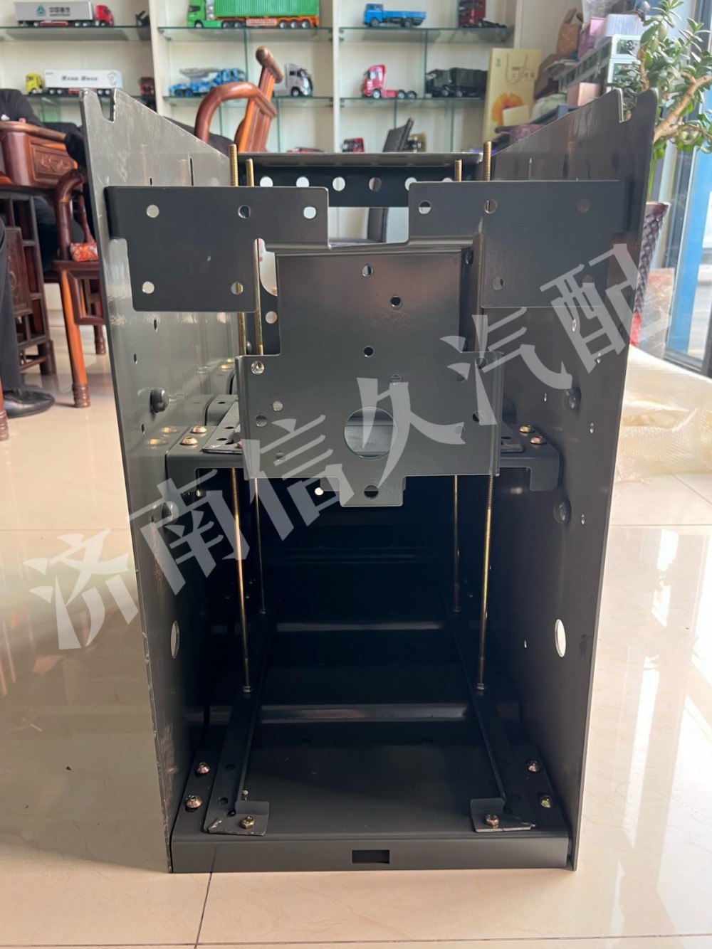 WG9X25760120,電瓶箱體,濟(jì)南信久汽配銷(xiāo)售中心