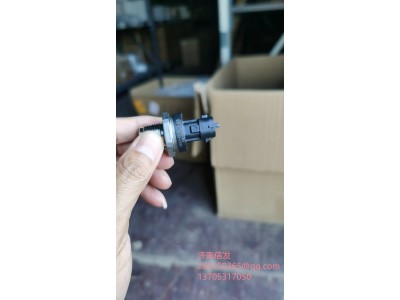 0281007304,0281007304博世軌壓傳感器,濟(jì)南信發(fā)汽車配件有限公司