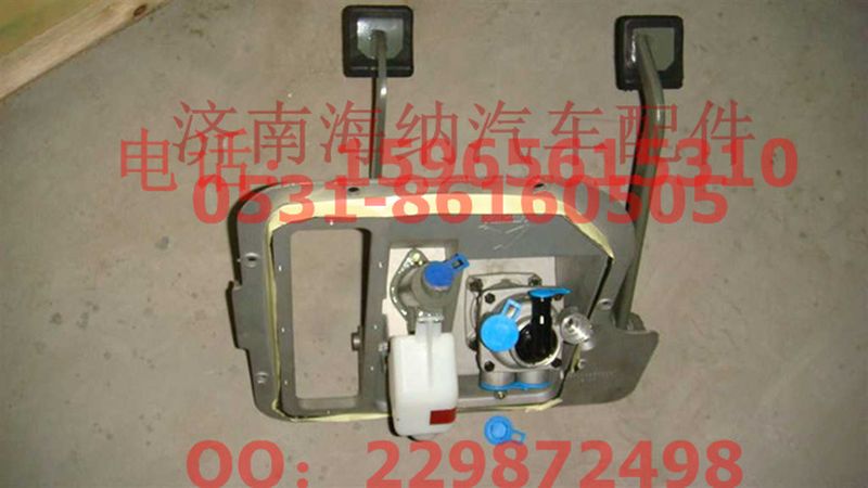 AZ9925360001,組合踏板操縱總成（帶制動總泵和離合器總泵、踏板等）,濟南海納汽配有限公司