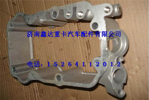 VG1096040053   ,重汽發(fā)動機搖臂罩下罩總成                         ,濟南鑫達重卡汽車配件有限公司