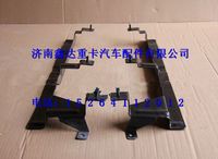 AZ1664110058   ,重汽豪沃A7導(dǎo)風(fēng)罩連接板右                                              ,濟(jì)南鑫達(dá)重卡汽車配件有限公司