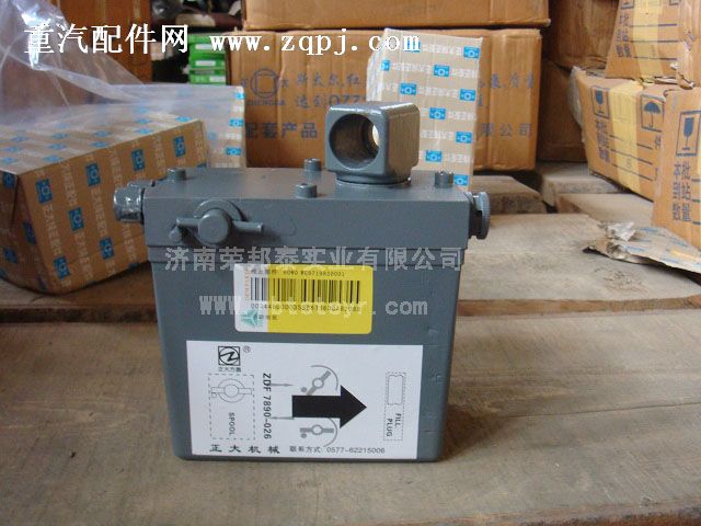 WG9719820002A,WG9719820002A駕駛室舉升缸(豪沃),濟南港新貿易有限公司